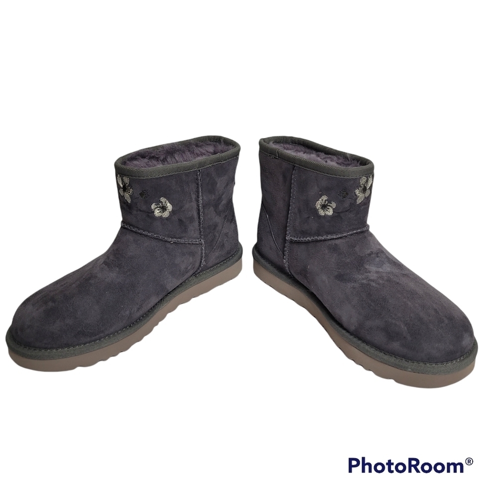 UGG CLASSIC MINI BLOSSOM‎ NIGHTFALL BOOTS SIZE 7
